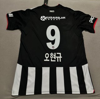 Fußballtrikot von Besiktas OH mit Originalunterschrift Für Fanatiker