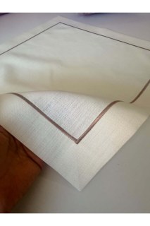 Tischdecke in Leinenoptik Creme mit Bronze-Piko-Details – Elegante und moderne Tischdecke