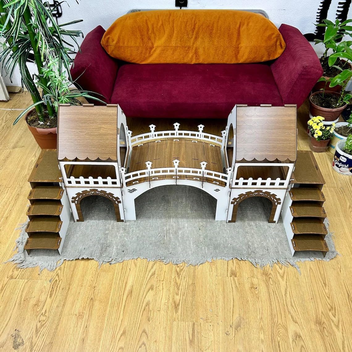 2-stöckiges Kaninchenschloss mit Holzbrücke – Großes Doppel-Turm Kaninchenhaus für bis zu 4 Kaninchen – Handgefertigtes Holzhaus mit rutschfesten Stufen & Luftzirkulation (Eiche-weiß, N)