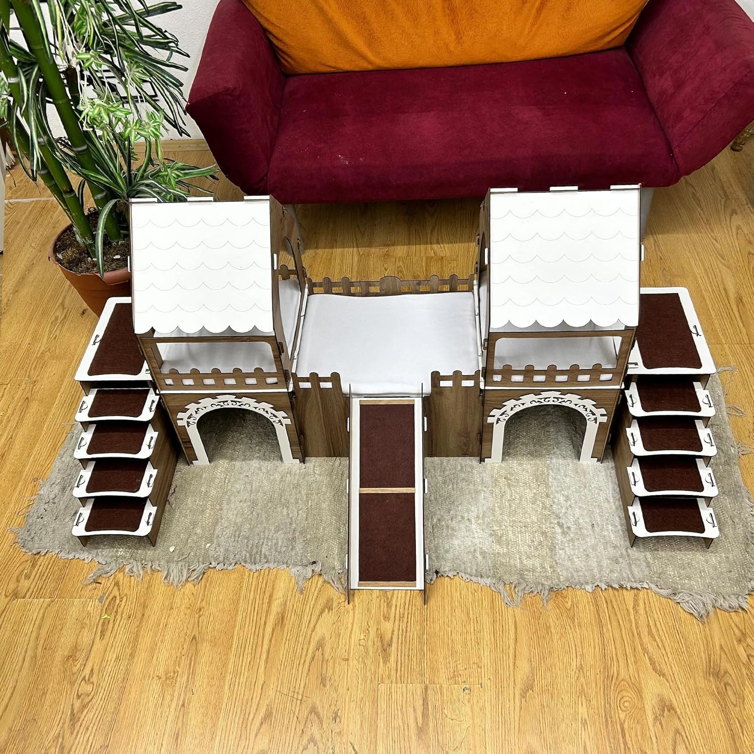 2-stöckiges Meerschweinchenhaus mit Holzbrücke & Terrasse – Großes Spielhaus für bis zu 4 Meerschweinchen – Inkl. Kuschelkissen – Handgefertigt aus Sperrholz (Eiche-weiß, N) – Bild 2