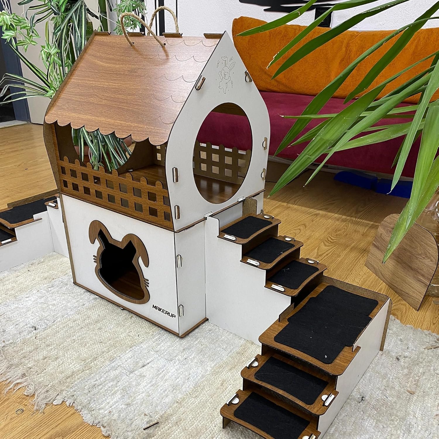 2-stöckige Kaninchenburg aus Holz – Tragbares Hasenhaus mit Tragegriff, Terrasse & Schutzgeländern – Für 1–2 Kaninchen oder Chinchillas – Inkl. Namensschild & Juteseil (Eiche-Schwarz, N) – Bild 3